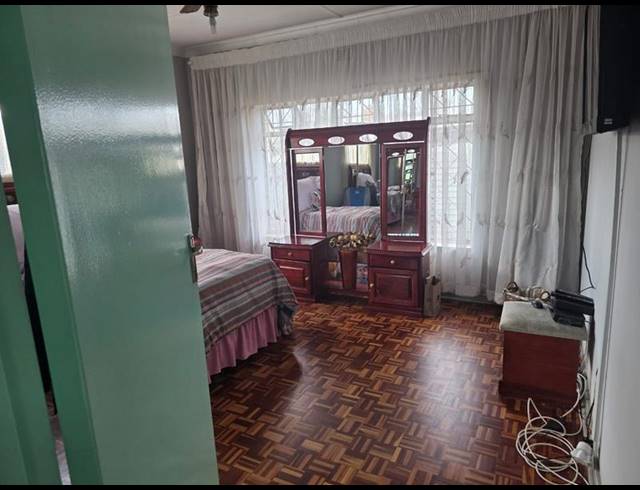 4 BEDROOM HOUSE FOR SALE IN KEMPTON PARK EXT 01